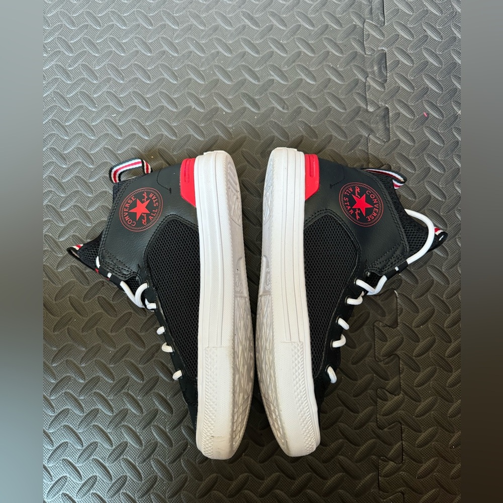 Converse - Picture 2 of 4